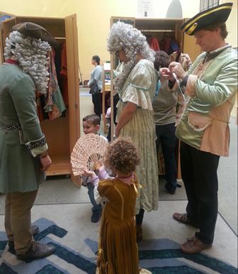 Also ich persönlich finde solche bunten Männer chic!