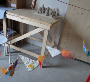 Vögel hängen rechts